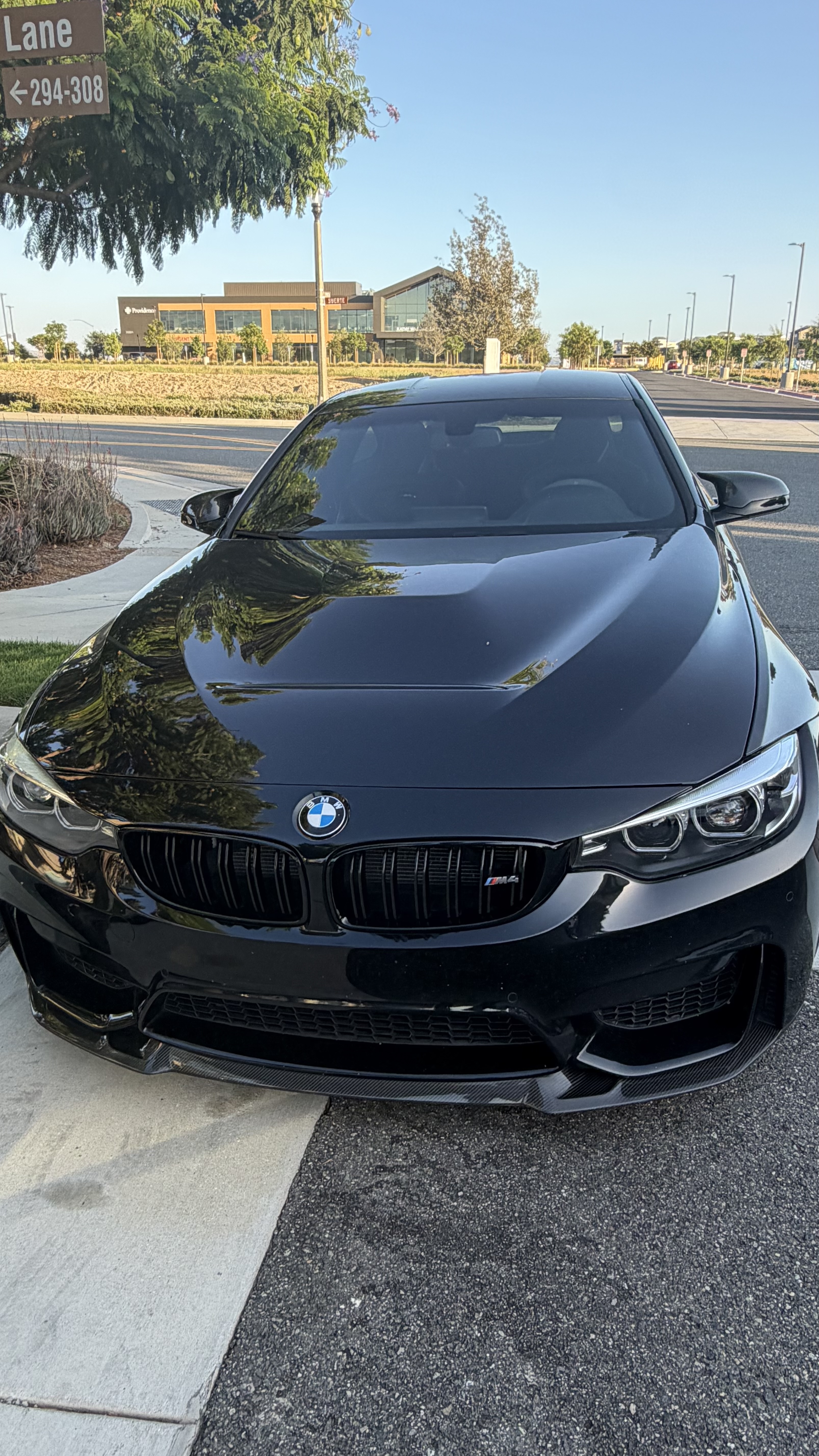 Used 2019 BMW M4 CS RWD image 1
