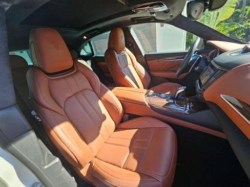 Used 2022 Maserati Levante Modena image 10