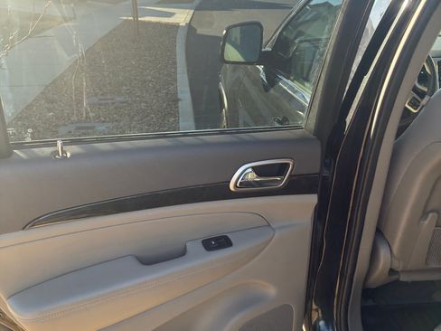 Used 2013 Jeep Grand Cherokee Laredo image 19