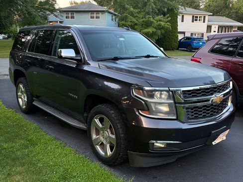 Used 2017 Chevrolet Tahoe LT w/ Luxury Package AWD/4WD image 2
