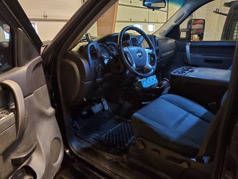 Used 2010 Chevrolet Silverado 2500 LT w/ Interior Plus Package image 11