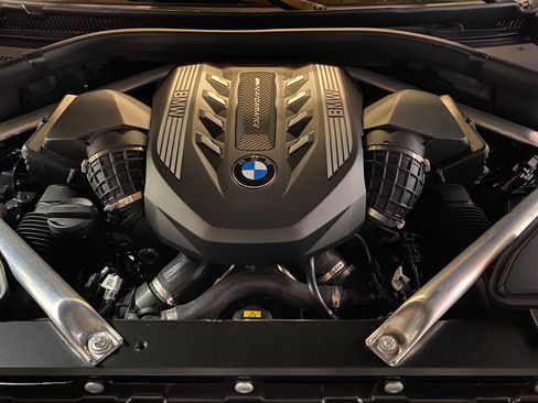 Used 2020 BMW X5 M50i w/ Executive Package image 6