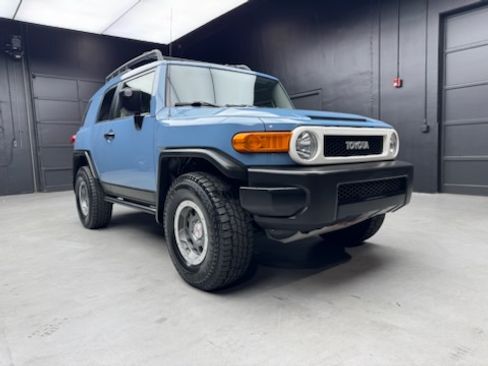 Used 2014 Toyota FJ Cruiser Sport Utility 2D w/ Trail Teams Ultimate Edition image 1