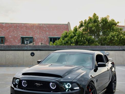 Used 2014 Ford Mustang GT Premium RWD image 5
