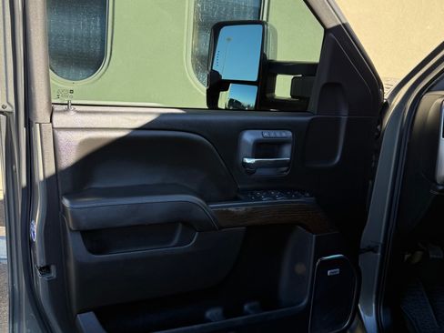 Used 2017 GMC Sierra 2500 Denali w/ Duramax Plus Package image 17