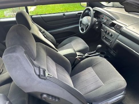 Used 2006 Chrysler Sebring Convertible image 8