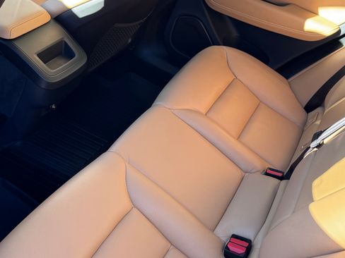 Used 2018 Volvo XC60 T6 Momentum w/ Convenience Package image 19