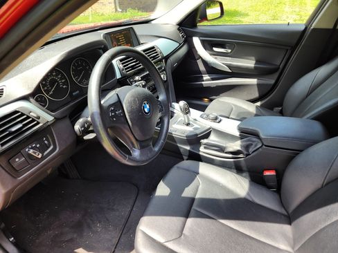 Used 2017 BMW 320i Sedan RWD image 5
