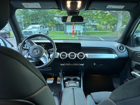 Used 2022 Mercedes-Benz GLB 250 4MATIC image 6