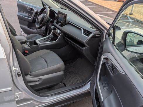 Used 2022 Toyota RAV4 LE AWD/4WD image 20