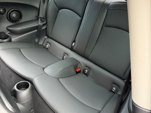 Used 2024 MINI Cooper SE image 15