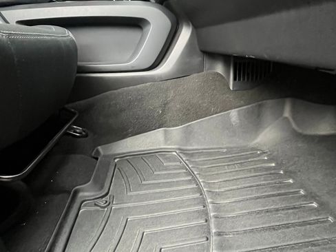 Used 2018 Nissan Titan SV image 15