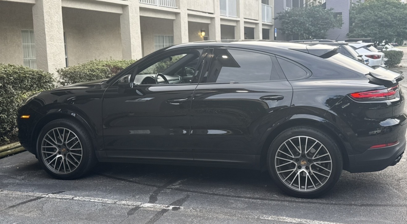 Used 2023 Porsche Cayenne Platinum Edition AWD/4WD image 5
