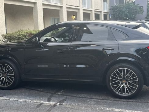 Used 2023 Porsche Cayenne Coupe AWD/4WD image 5