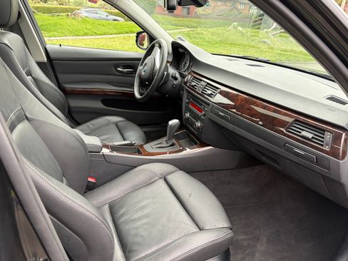 Used 2011 BMW 335i xDrive Sedan AWD/4WD image 11