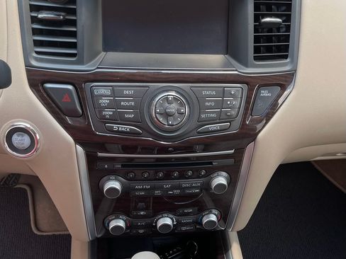 Used 2015 Nissan Pathfinder Platinum FWD image 16
