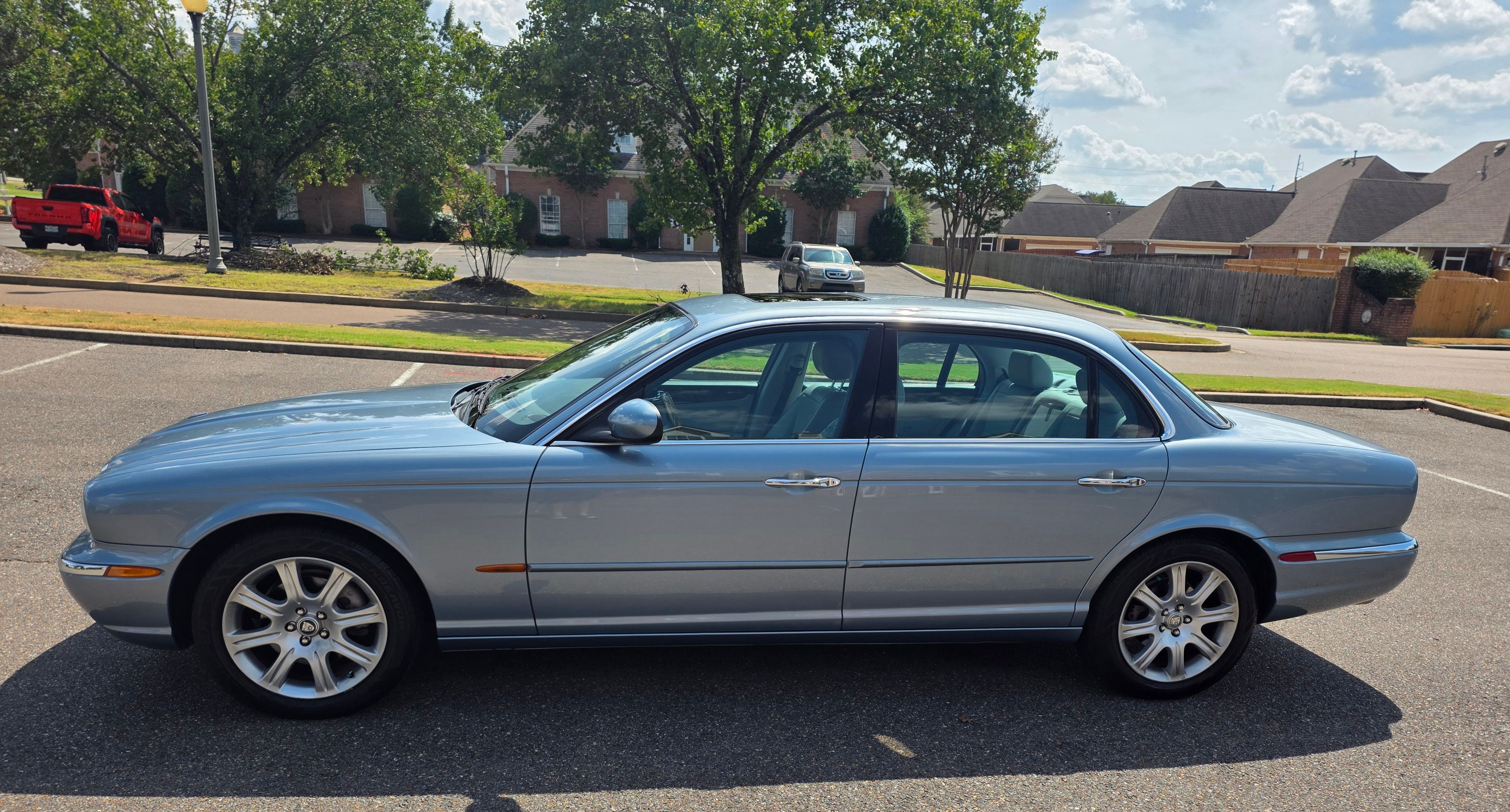 Used 2005 Jaguar XJ8 RWD image 11