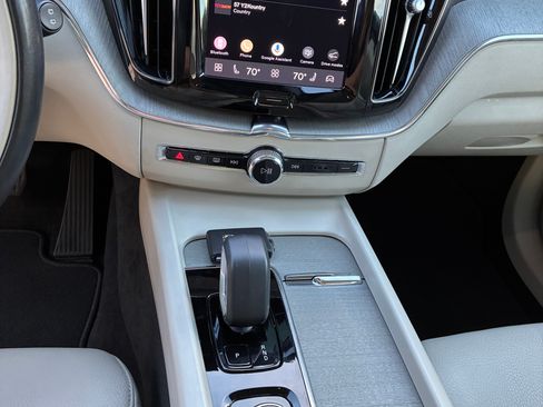 Used 2023 Volvo XC60 B5 Plus AWD/4WD image 8