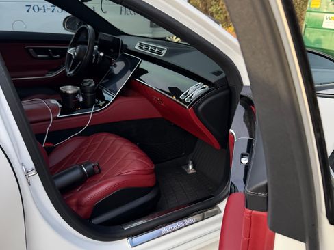 Used 2022 Mercedes-Benz S 580 4MATIC Sedan image 2