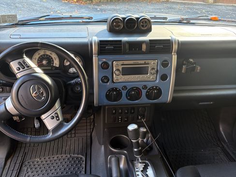 Used 2011 Toyota FJ Cruiser 4WD w/ Upgrade Pkg image 5