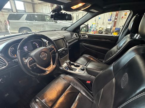 Used 2017 Jeep Grand Cherokee Overland image 13