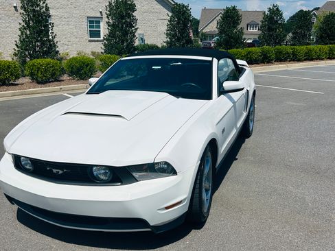 Used 2010 Ford Mustang GT Premium RWD image 5