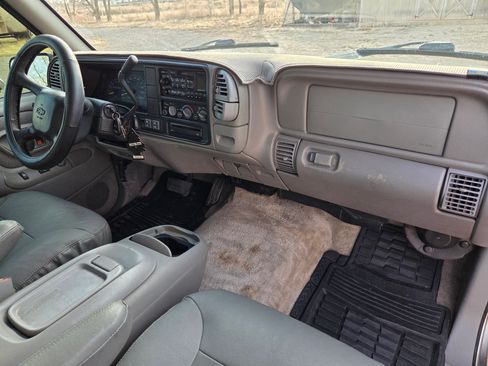 Used 1999 Chevrolet Tahoe 4WD 2-Door w/ Preferred Equipment Group image 12