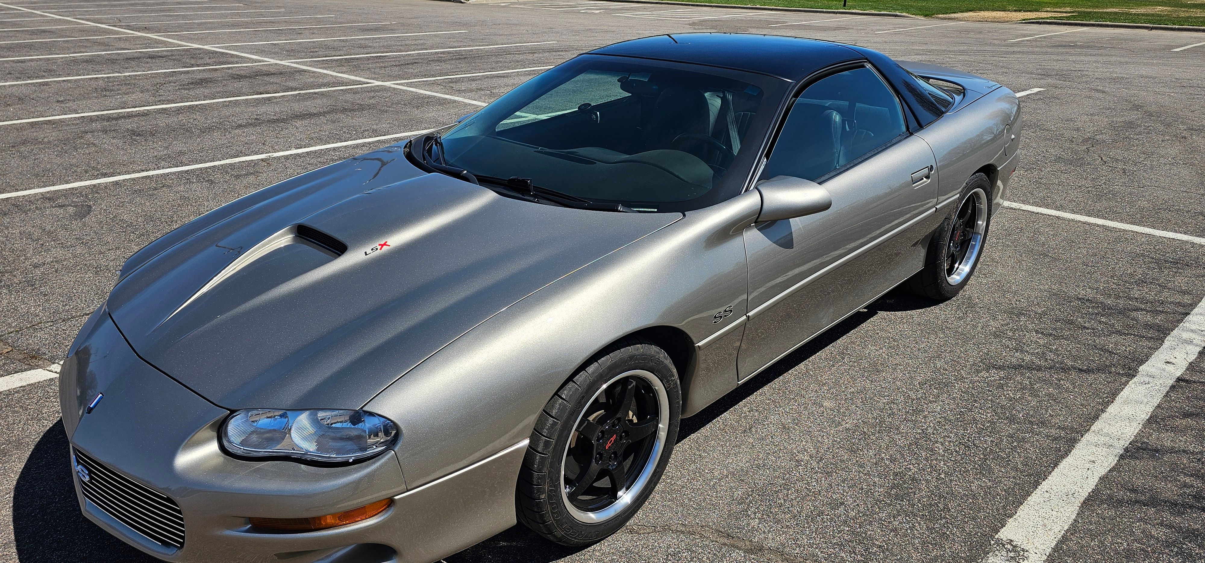 Used 2002 Chevrolet Camaro Z28 w/ SS Performance/Appearance Pkg RWD image 2