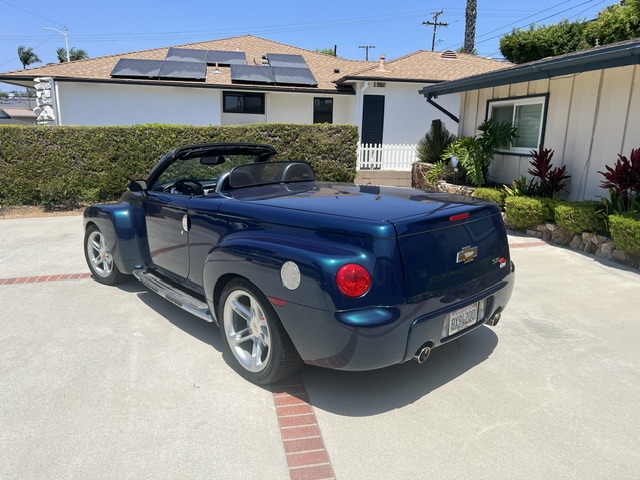 Used 2005 Chevrolet SSR w/ Preferred Equipment Group RWD image 4