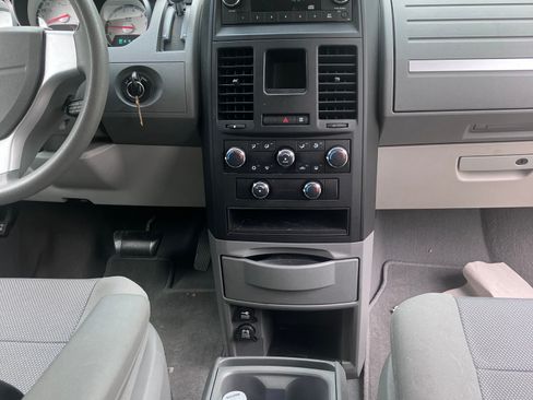 Used 2009 Dodge Grand Caravan SE FWD image 15
