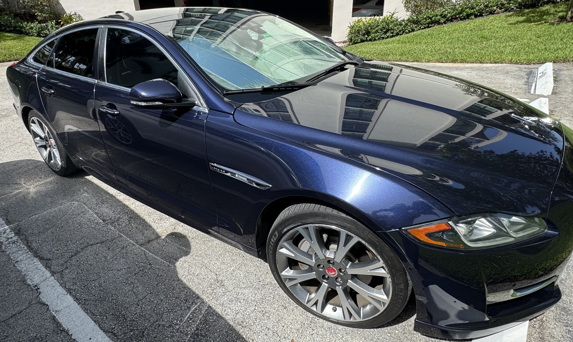 Used 2018 Jaguar XJ R-Sport RWD image 2