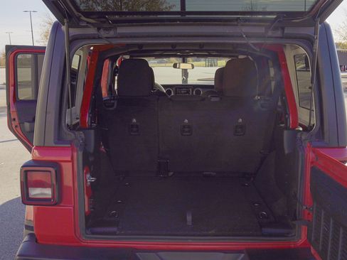 Used 2019 Jeep Wrangler Unlimited Sahara image 10