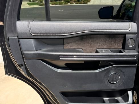 Used 2020 Ford Expedition Limited RWD image 19