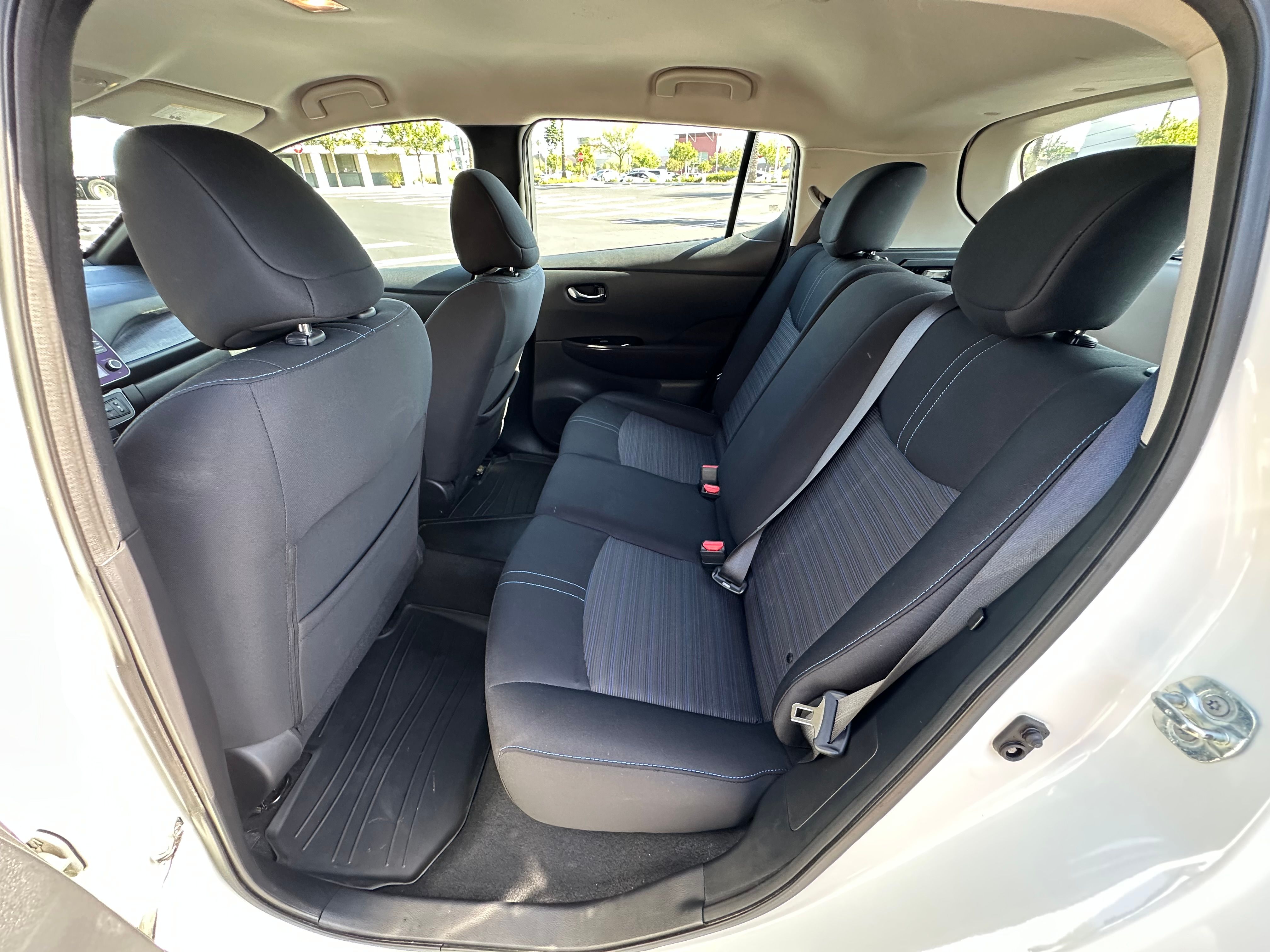 Used 2019 Nissan Leaf SV Plus w/ SV All Weather Package FWD image 18