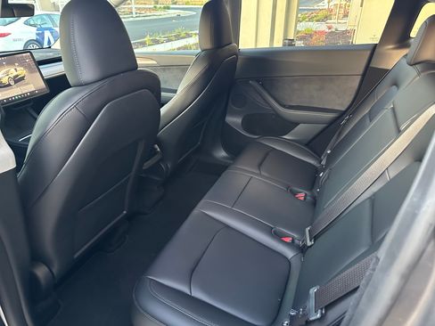 Used 2025 Tesla Model Y Long Range AWD/4WD image 11