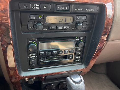 Used 2000 Toyota 4Runner Limited AWD/4WD image 9