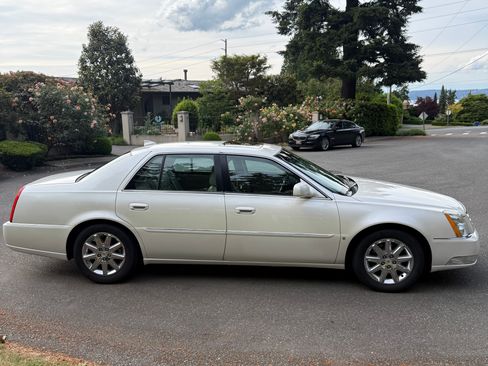 Used 2010 Cadillac DTS Premium w/ Driver Awareness Package FWD image 6