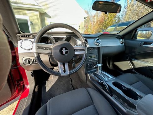 Used 2005 Ford Mustang GT image 11
