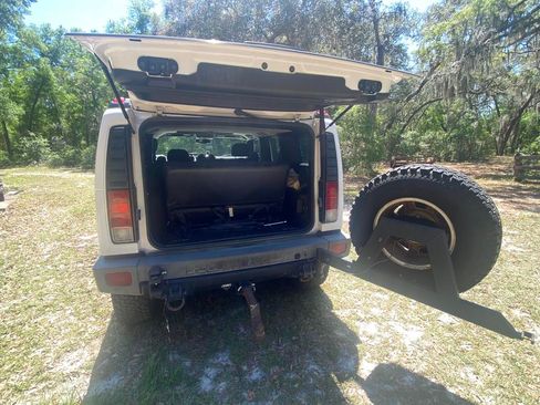 Used 2005 HUMMER H2 w/ Preferred Equipment Group image 5