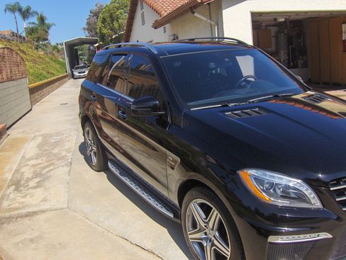 Used 2015 Mercedes-Benz ML 63 AMG 4MATIC w/ Driver Assistance Package image 1