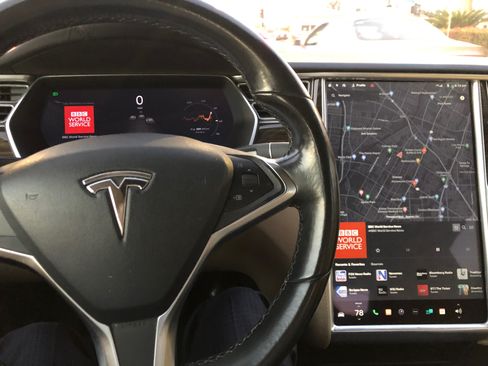 Used 2016 Tesla Model S 70D image 17