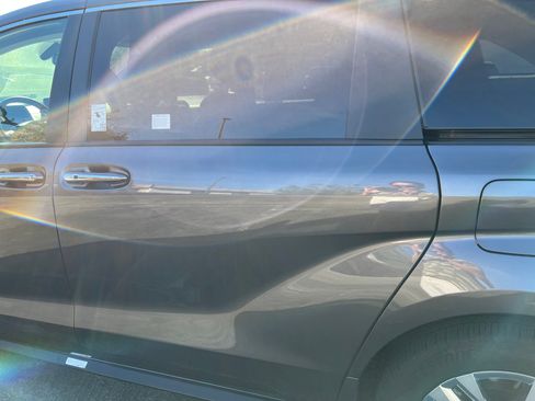 Used 2023 Toyota Sienna Limited image 15