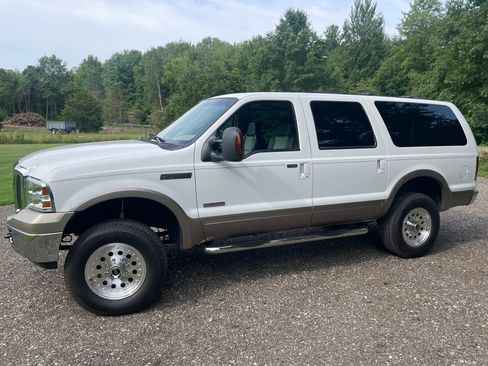 Used 2005 Ford Excursion Eddie Bauer image 1