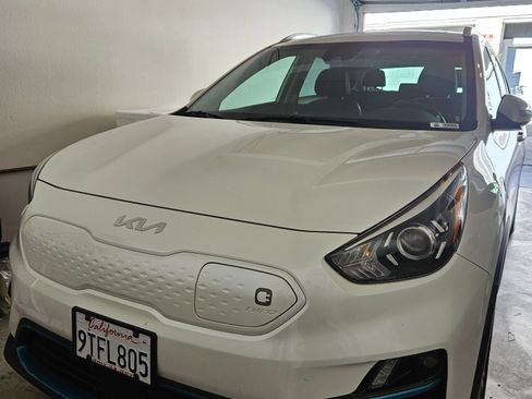 Used 2022 Kia Niro EX Premium w/ Cold Weather Package image 2