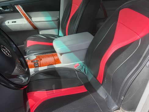 Used 2010 Toyota Highlander Limited image 10