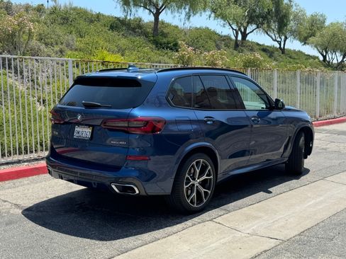 Used 2021 BMW X5 sDrive40i w/ M Sport Package image 2