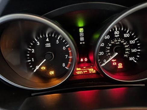 Used 2015 MAZDA MAZDA5 Sport image 16