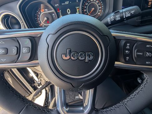 Used 2025 Jeep Wrangler Unlimited Sahara AWD/4WD image 13