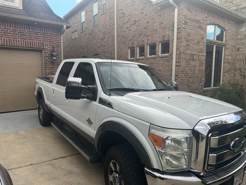Used 2011 Ford F250 Lariat w/ Lariat Ultimate Pkg image 2
