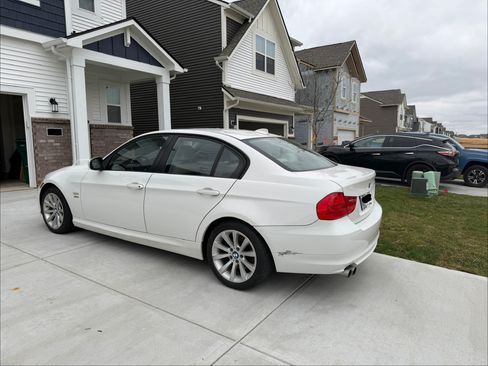 Used 2011 BMW 328i xDrive Sedan image 2